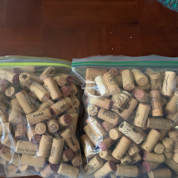250 Wine Corks - Picture 2 of 2